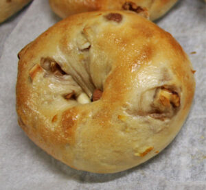 オレンジ&ナッツ(クリチー入り)ベーグル