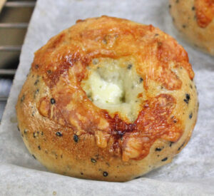 黒ごまチーズベーグル