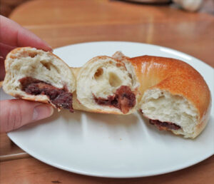 くるみ&粒あんベーグル 断面