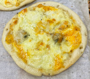 クアトロフォルマッジ風ピザベーグル