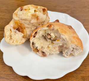 オレンジ&ナッツ(クリチー入り)ベーグル 断面